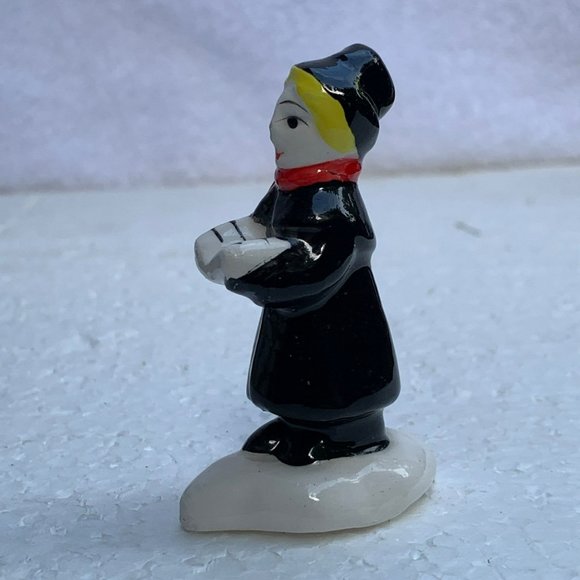 Dept 56 - Carolers - Woman Singing, Loose Figurine - Snow Village From 1979 - Picture 4 of 8